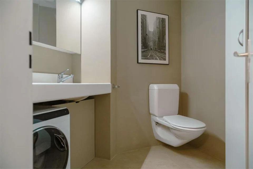 Prestigious 2.5-Room Apartment in Parco Maraini