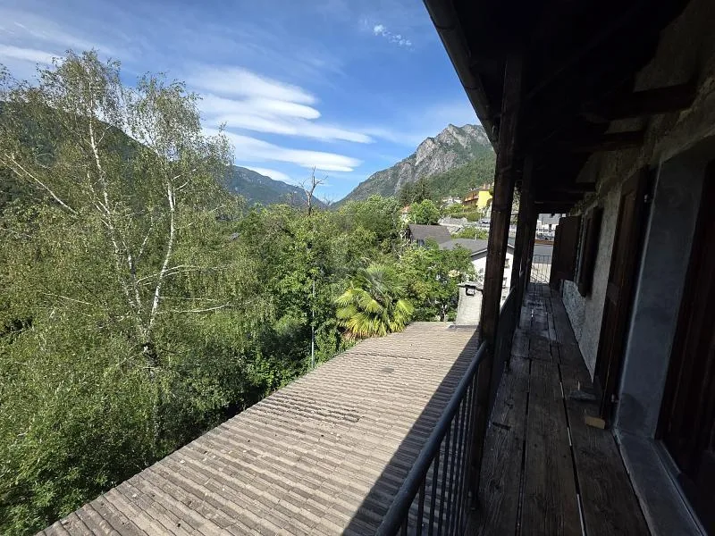 TYPISCH, GERÄUMIG MIT VIELEM SONNENLICHT UND NATUR