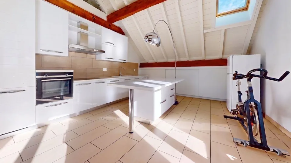 3½ Dachgeschosswohnung mit 180°-Blick auf den Neuenburgersee!