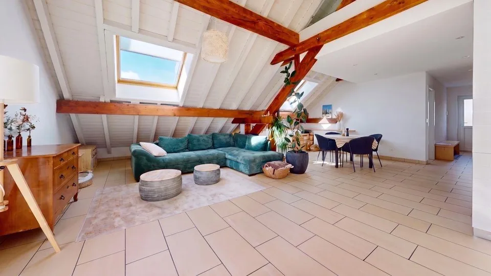 3½ Dachgeschosswohnung mit 180°-Blick auf den Neuenburgersee!