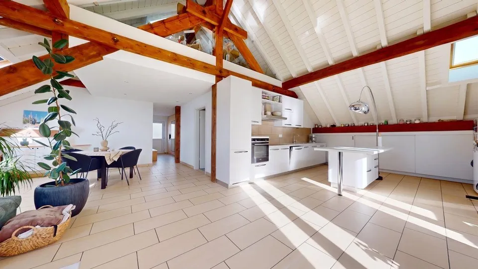 3½ Dachgeschosswohnung mit 180°-Blick auf den Neuenburgersee!