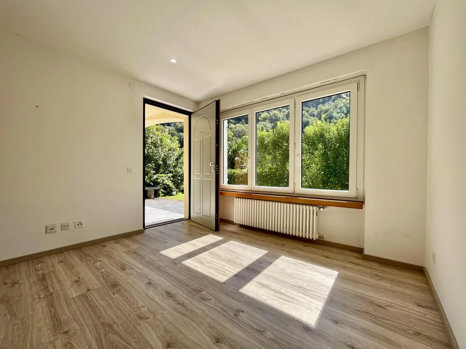 LUMINOSO 2.5 LOCALI CON PISCINA E AMPIO GIARDINO A BARBENGO