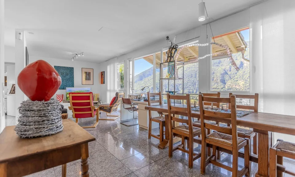 INCANTEVOLE CASA 4.5 NEL VERDE CON VISTA A BELLINZONA-DARO