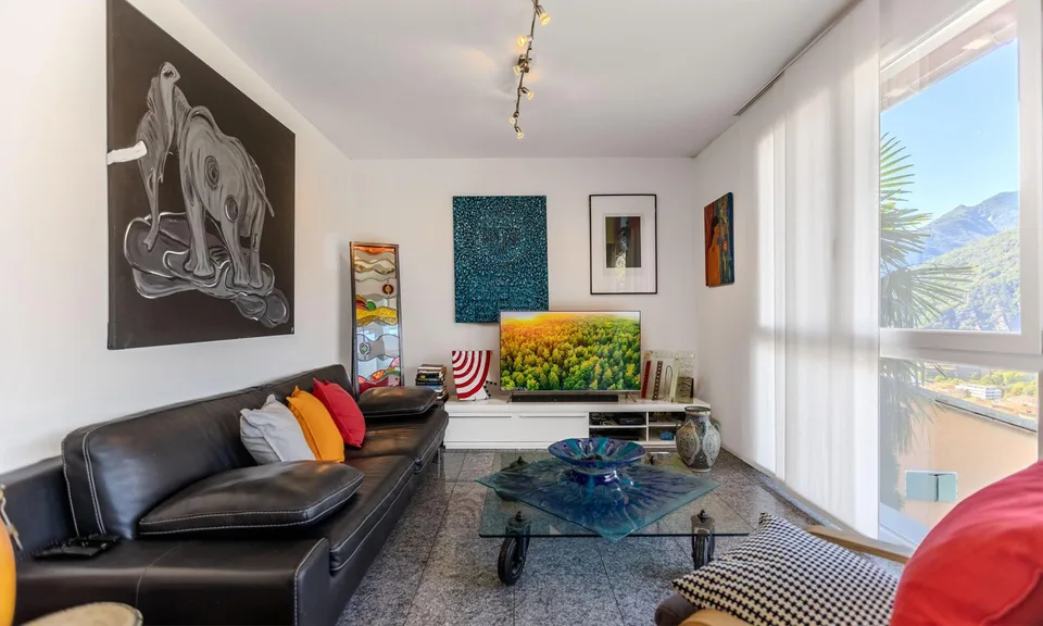 INCANTEVOLE CASA 4.5 NEL VERDE CON VISTA A BELLINZONA-DARO