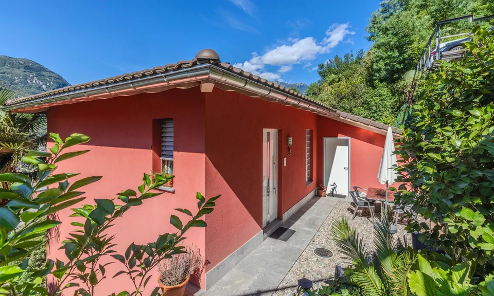 INCANTEVOLE CASA 4.5 NEL VERDE CON VISTA A BELLINZONA-DARO