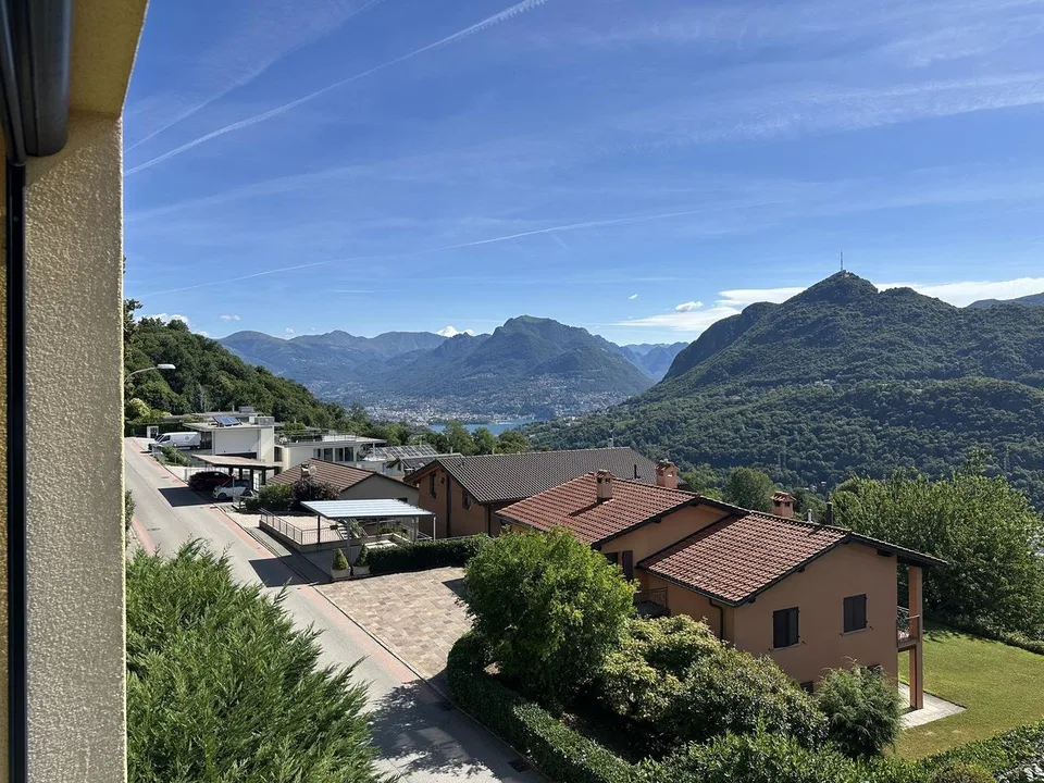 AGRA - COLLINA D'ORO attico duplex 5.5 locali vista lago e montagne