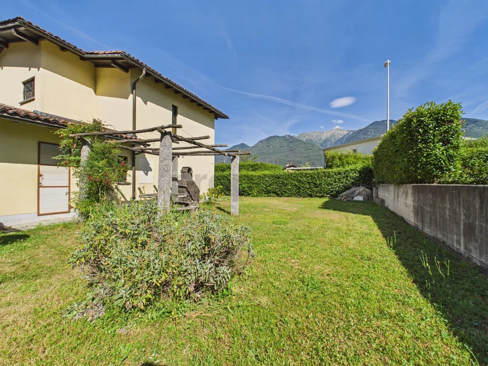Charming single-family house with garden in Camorino – photo 29 of 30