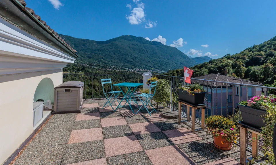 AMPIO 3.5 CON GRANDE TERRAZZA E VISTA APERTA IN CAPRIASCA