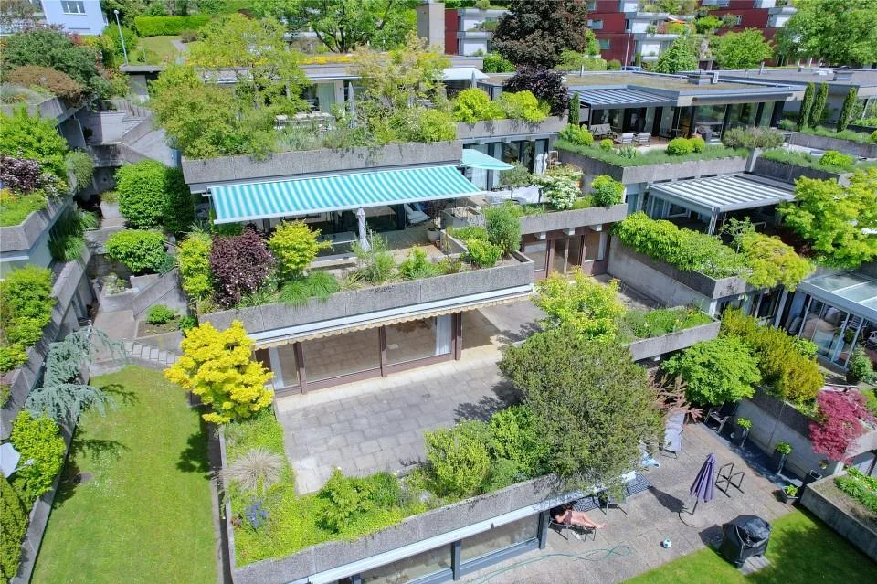 Casa a terrazza 5 locali con terrazza spaziosa e potenziale