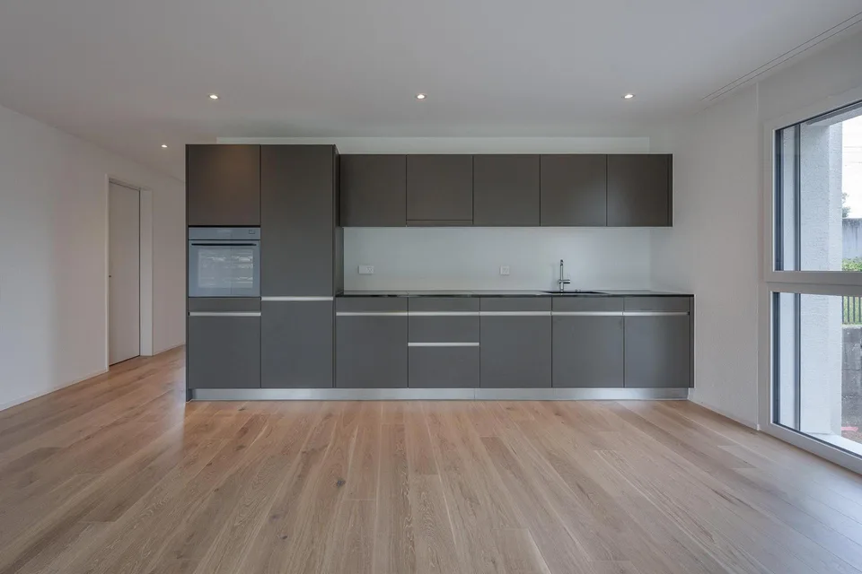 Modern wohnen in Zürich-Seebach - helle 3.5-Zimmerwohnung mit Balkon