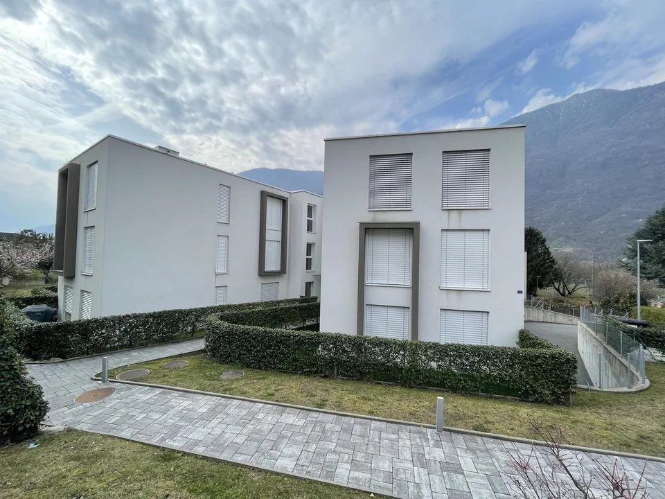 Appartement moderne et spacieux 2.5 pièces avec deux places de parking intérieures – photo 12 sur 13