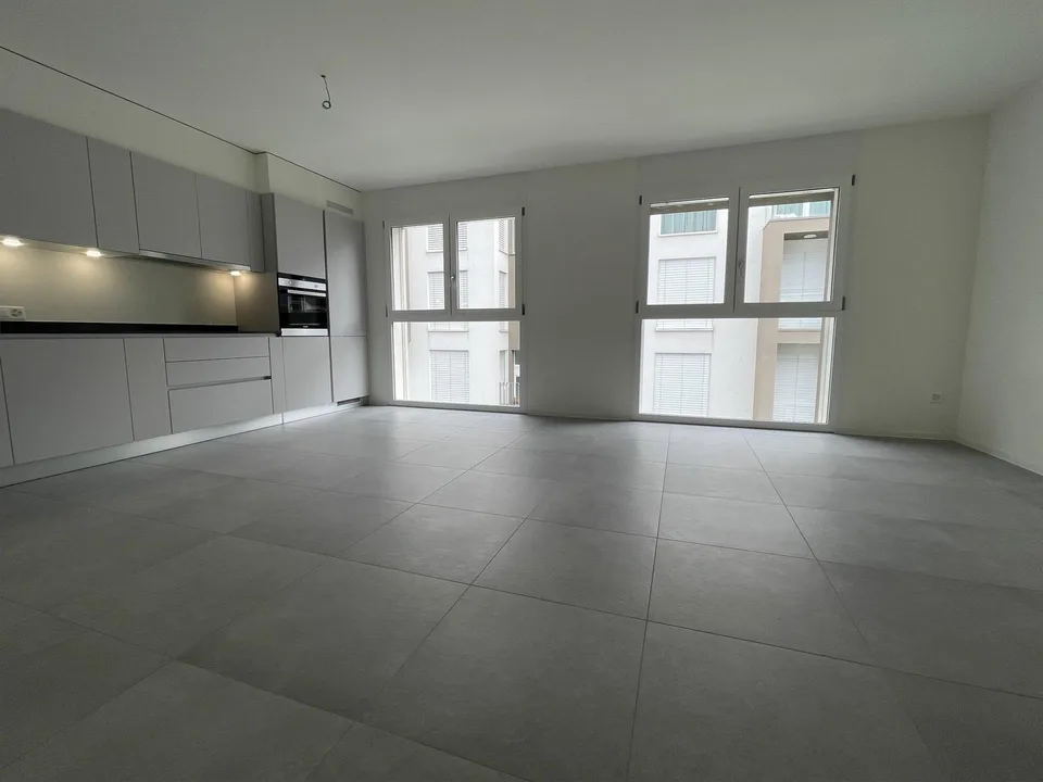 Modernes und geräumiges 2.5-Zimmer-Apartment mit zwei internen Parkplätzen