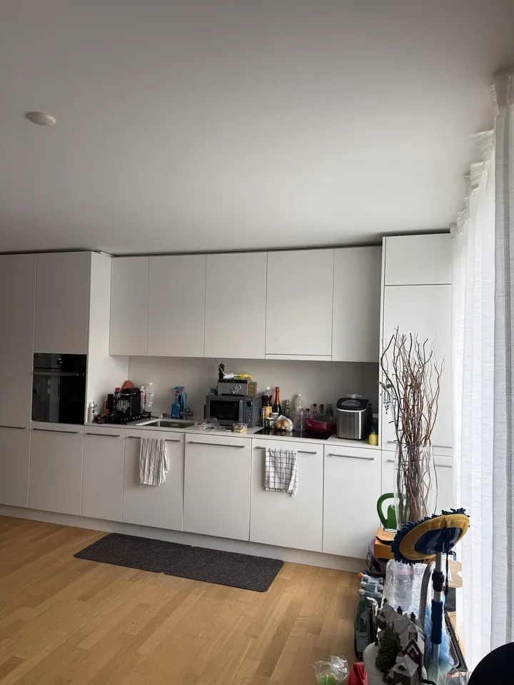 Modern mit grossem Balkon