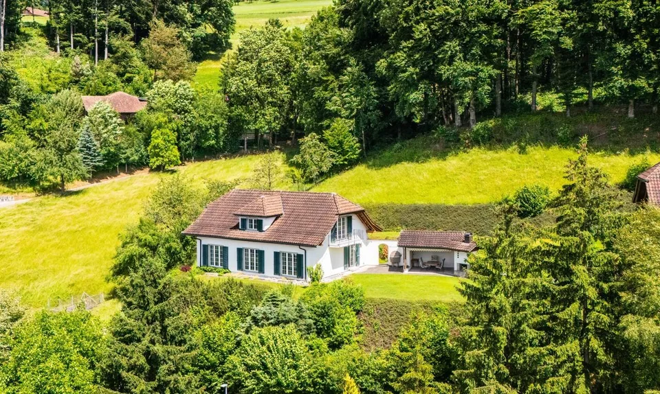 Casa unifamiliare con vista panoramica, privacy e giardino da sogno