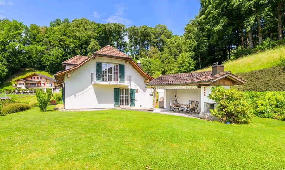 Casa unifamiliare con vista panoramica, privacy e giardino da sogno