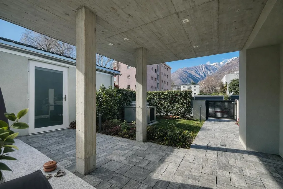 BELLINZONA - PRÄCHTIGES UND MODERNES ZWEIFAMILIENHAUS