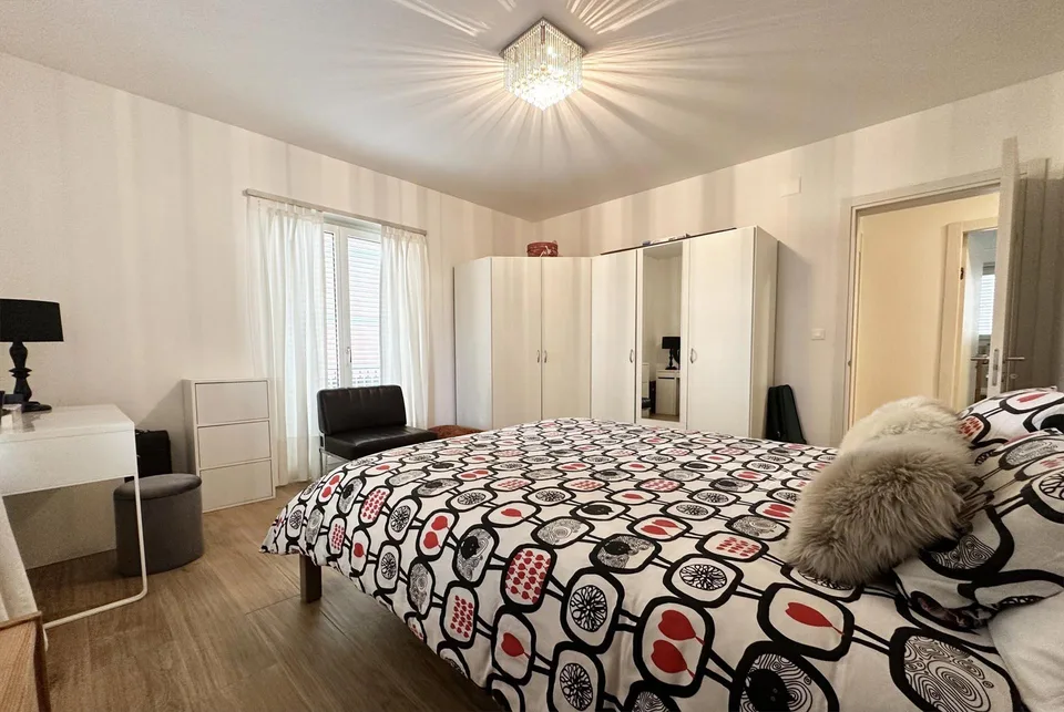 GERÄUMIGE 4.5 ZIMMER WIE NEU MIT BALKON IN LUGANO BREGANZONA – Foto 9 von 12