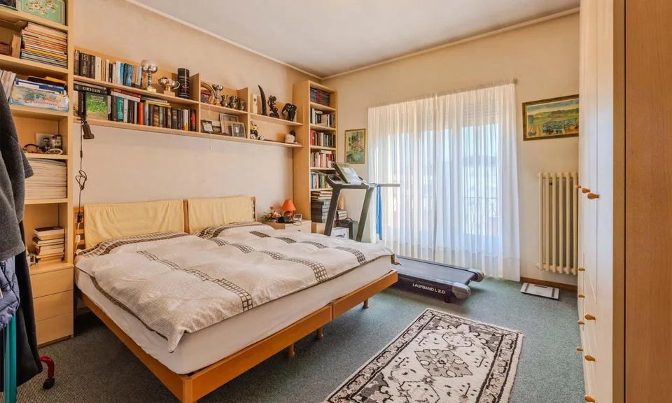 SPAZIOSA VILLA DI 10 LOCALI CON GIARDINO A MORBIO INFERIORE