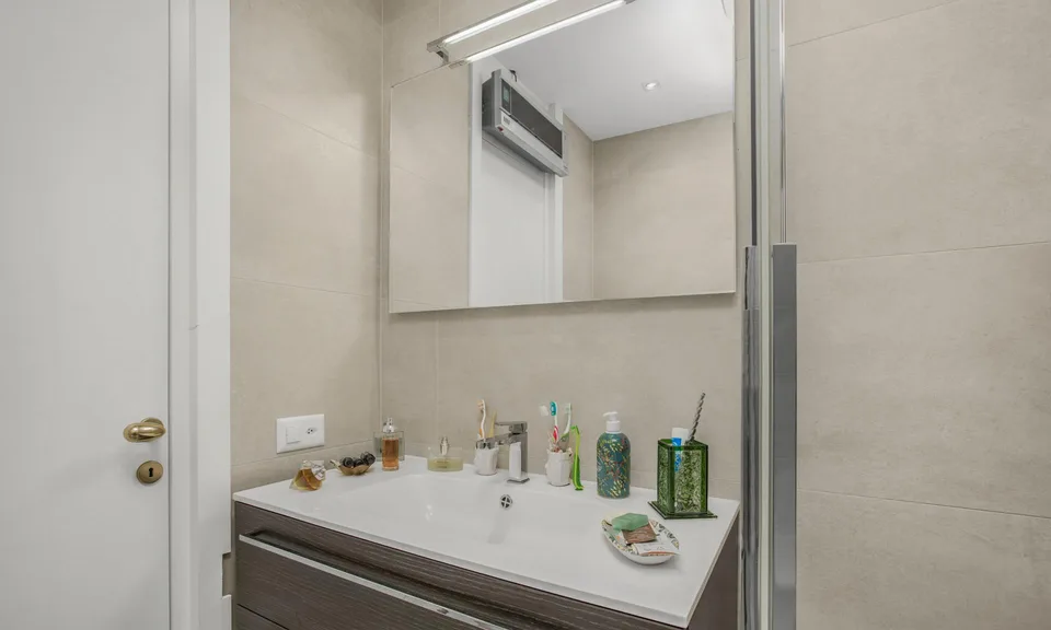 ELEGANTE 2.5 ZIMMER IN EINER BEQUEMEN LAGE IN LUGANO CASSARATE – Foto 8 von 9