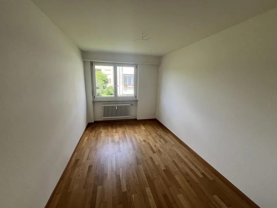 Appartamento attraente di 5 locali in una zona tranquilla a Reinach – foto 6 di 9