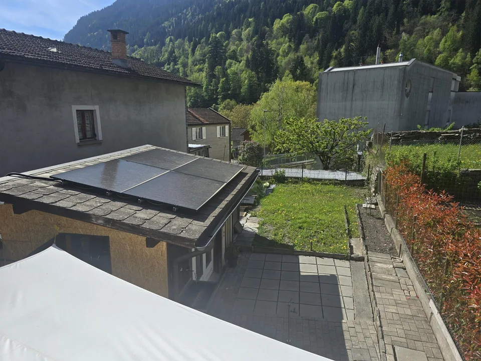 Wunderschönes modernes Ferienhäuschen mit Garten in Faido
