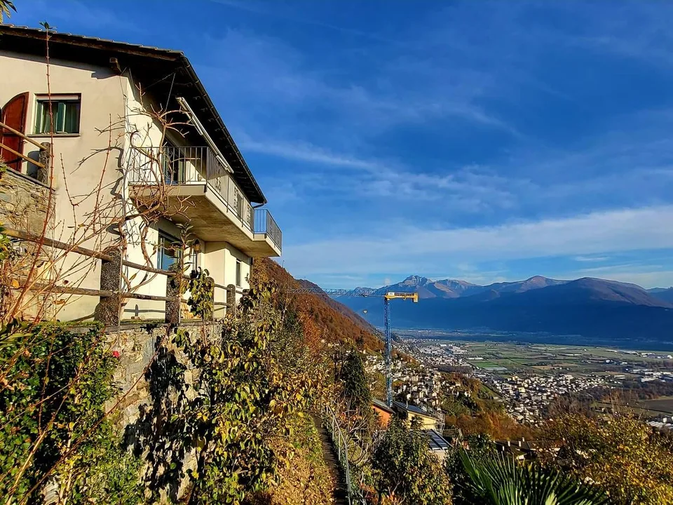 Schöne Villetta an reiner Südhanglage