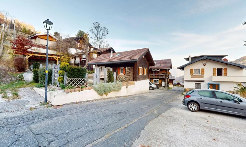 Exklusiv: Chalet auf drei Ebenen mit Garten – Foto 8 von 15