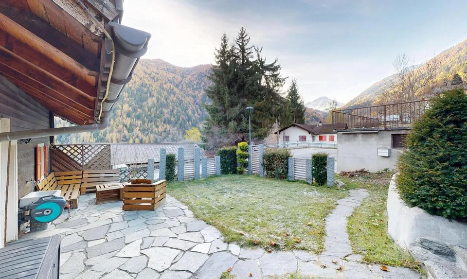 Esclusivo: Chalet su tre livelli con giardino