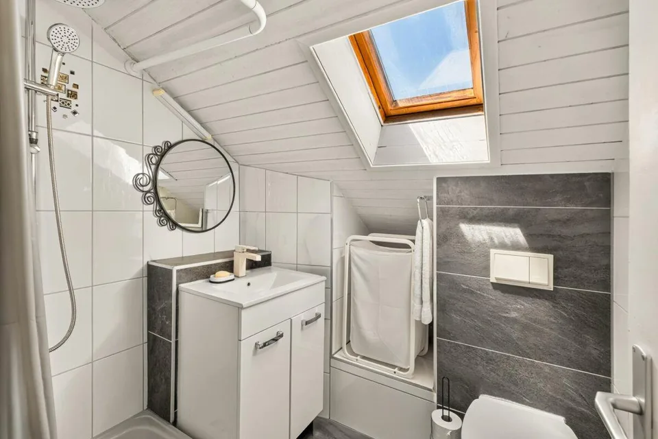 Attraente porzione di casa con due unità abitative e uso versatile – foto 12 di 25