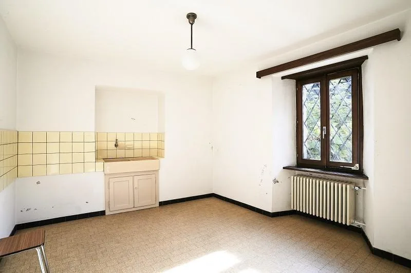 2-Familienhaus mit Rustico im Dorfkern / casa bifamiliare con rusti...