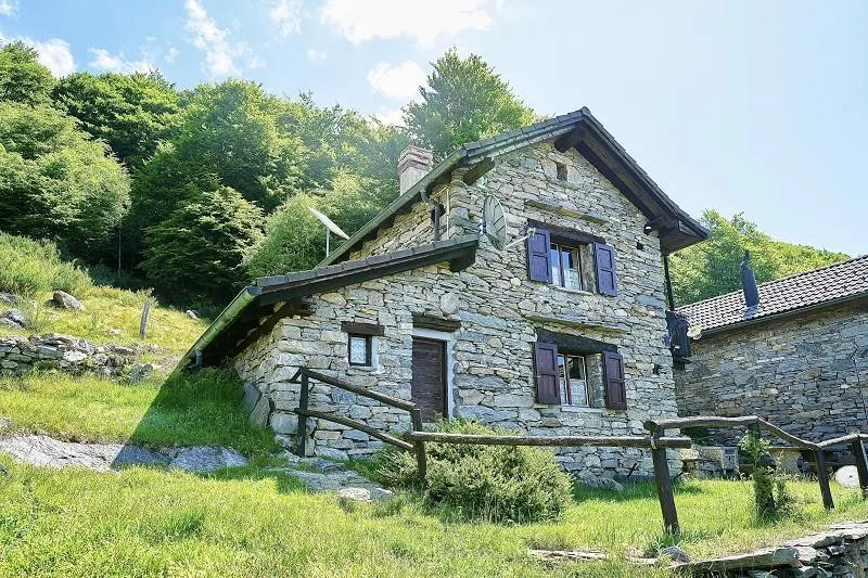 2-Zimmer-Bergrustico mit Panorama-Seeblick   |    rustico di montag...