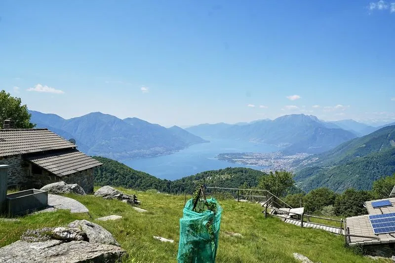 2-Zimmer-Bergrustico mit Panorama-Seeblick   |    rustico di montag...