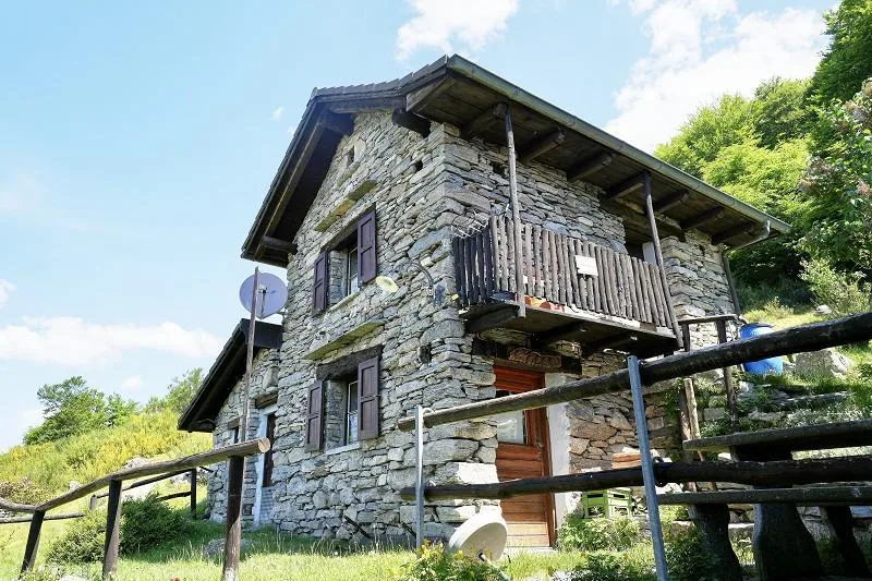 2-Zimmer-Bergrustico mit Panorama-Seeblick   |    rustico di montag...