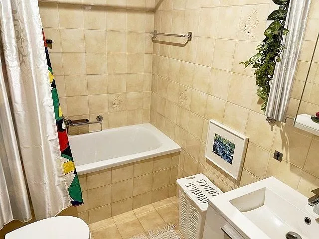 3 1/2-Zimmer-Wohnung im 3. OG mit Balkon und Aussicht / apparta... – Foto 10 von 16