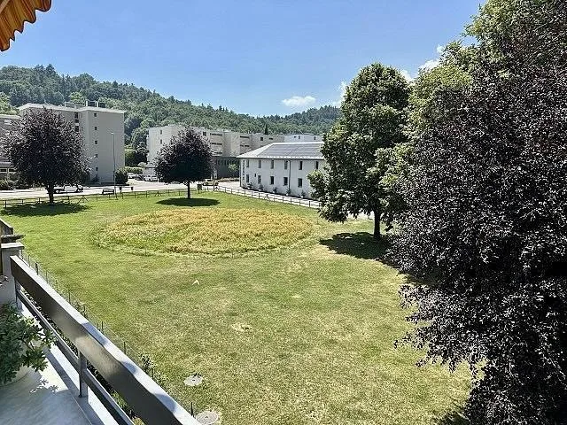 3 1/2-Zimmer-Wohnung im 3. OG mit Balkon und Aussicht / apparta... – Foto 12 von 16