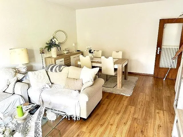 3 1/2-Zimmer-Wohnung im 3. OG mit Balkon und Aussicht   /   apparta...