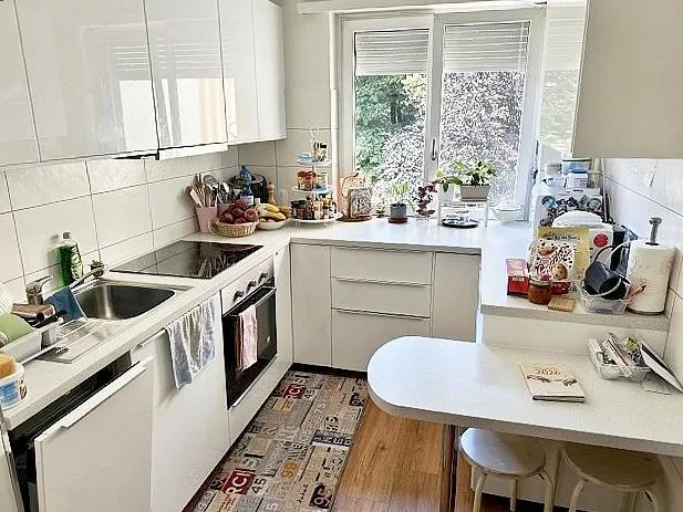 3 1/2-Zimmer-Wohnung im 3. OG mit Balkon und Aussicht   /   apparta...