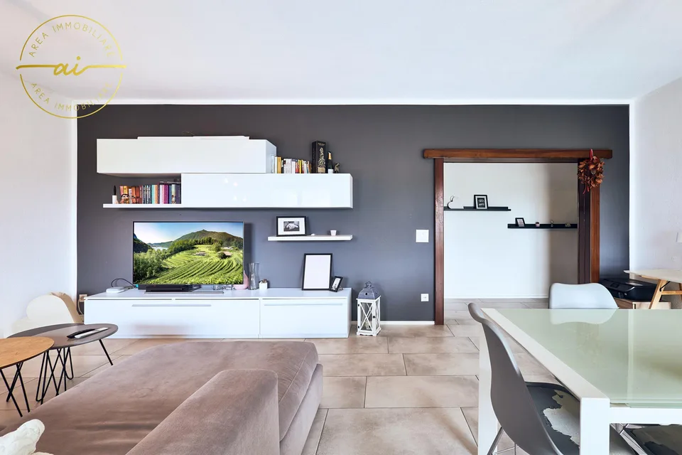 SPAZIOSA CASA CON 3 UNITÀ ABITATIVE E GIARDINO DI 400 MQ