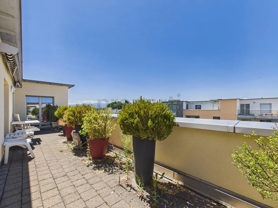 Helle Attikawohnung über den Dächern von Pfäffikon mit Lift und Tiefgaragenplatz – Foto 12 von 13