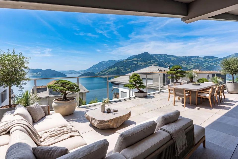 Attikawohnung mit Panorama und Stil