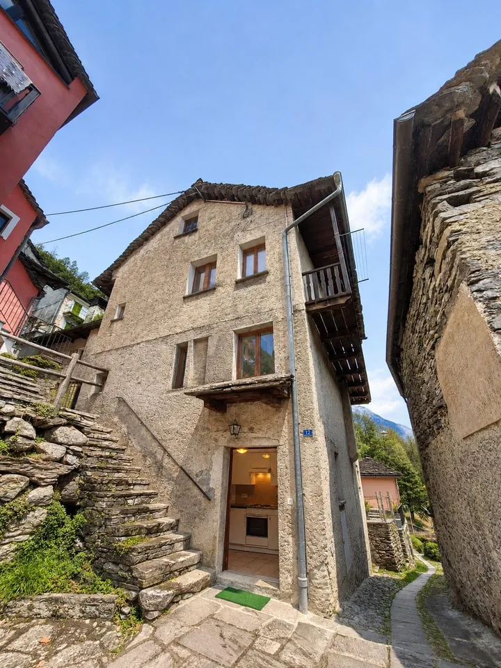 Elegantes Doppelhaus mit 7.5 Zimmern in Cevio – Foto 26 von 27