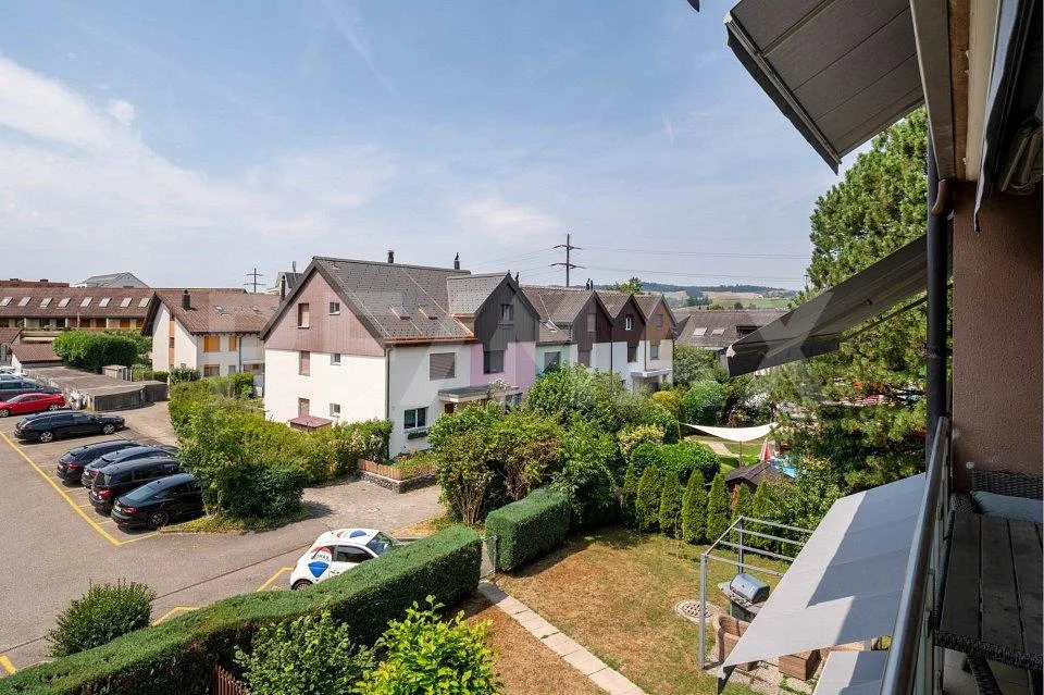 4.5-Zimmer-Wohnung mit sonnigem Balkon und hochwertiger Ausstattung...