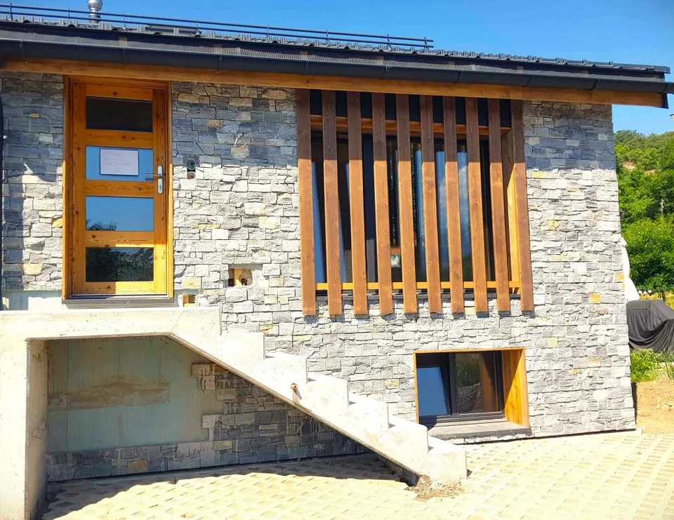 CASA DI CHARME ECOLOGICA NUOVA CON GIARDINO, PARCHEGGI E BELLA VISTA