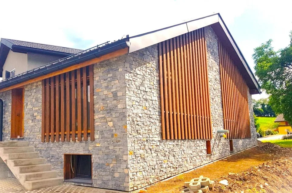 MAISON DE CHARME ÉCOLOGIQUE NEUVE AVEC JARDIN, PARKINGS ET BELLE VUE