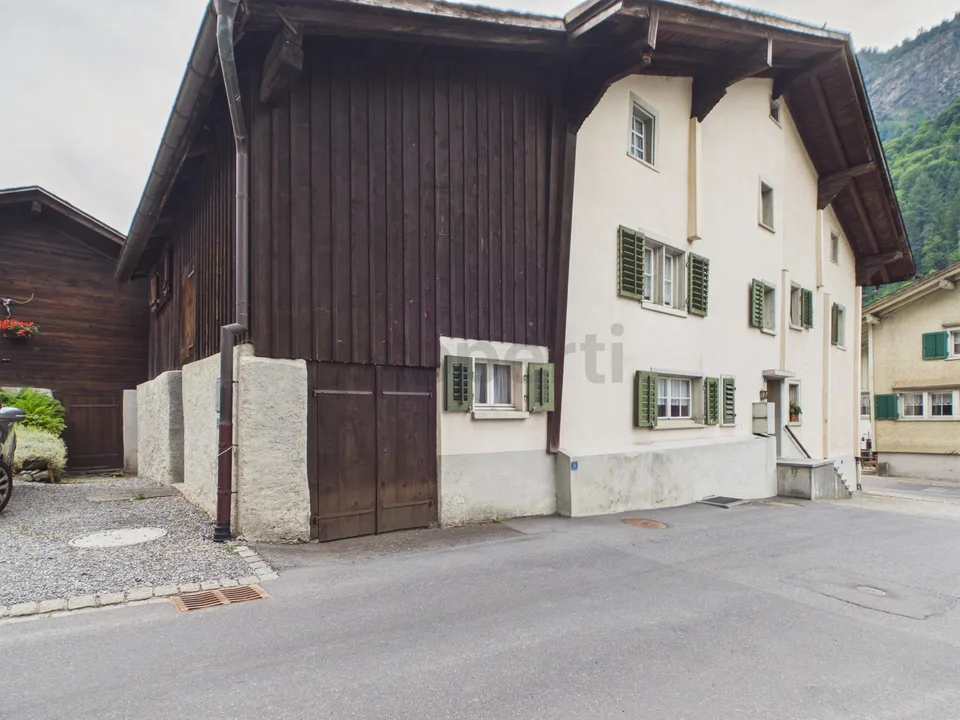 Historisches Einfamilienhaus mit vielseitigem Potenzial in Glarus Süd