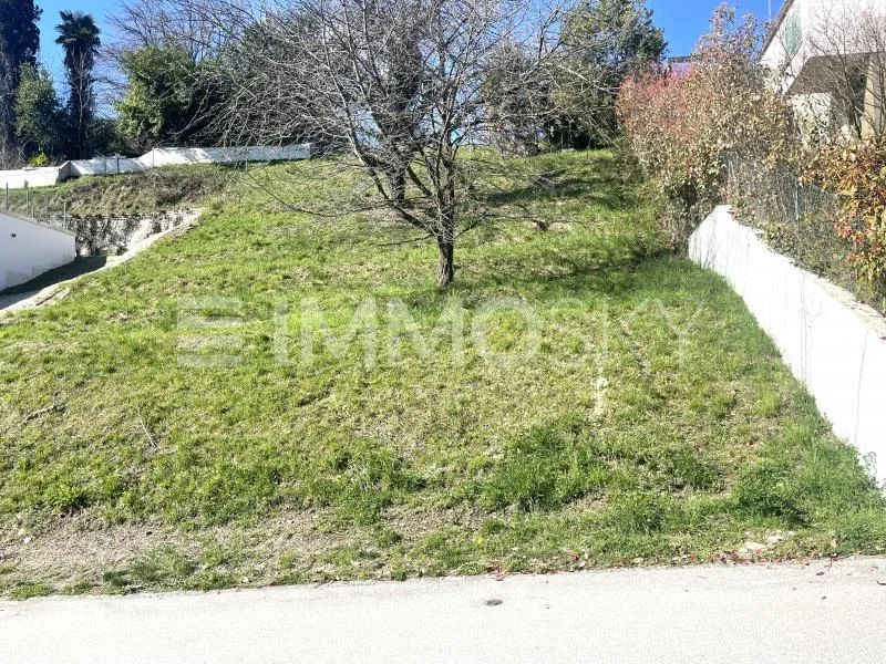 In zona soleggiata e panoramica