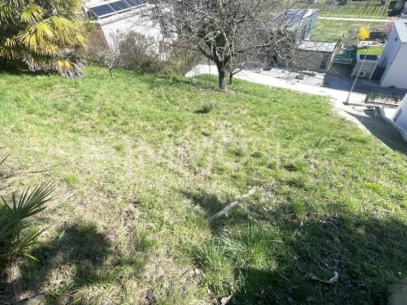 In zona soleggiata e panoramica