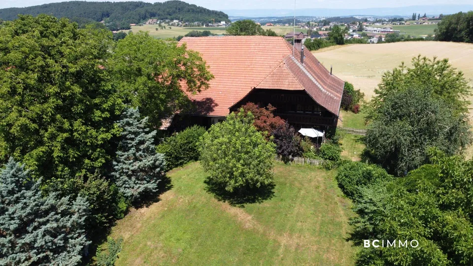 Une demeure de caractère au coeur de la campagne fribourgeoise