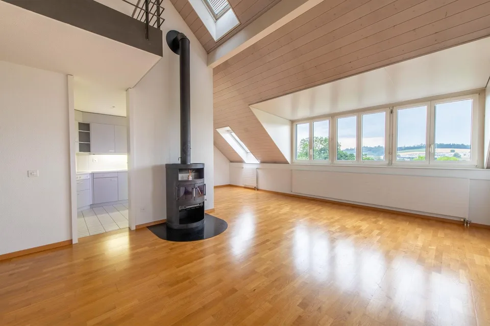 Appartamento duplex con accogliente camino &amp; lavatrice privata