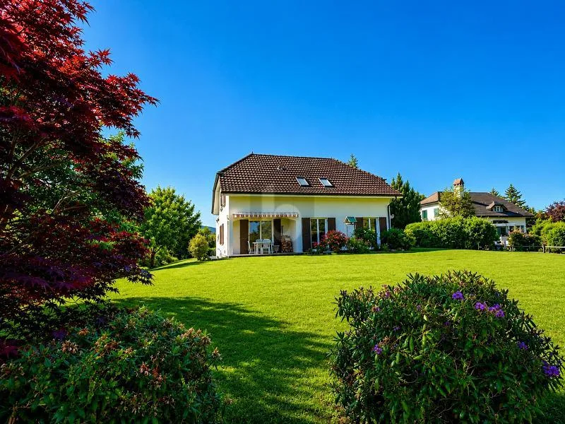 SPLENDIDE, SPACIEUSE ET LUMINEUSE AVEC GRAND JARDIN